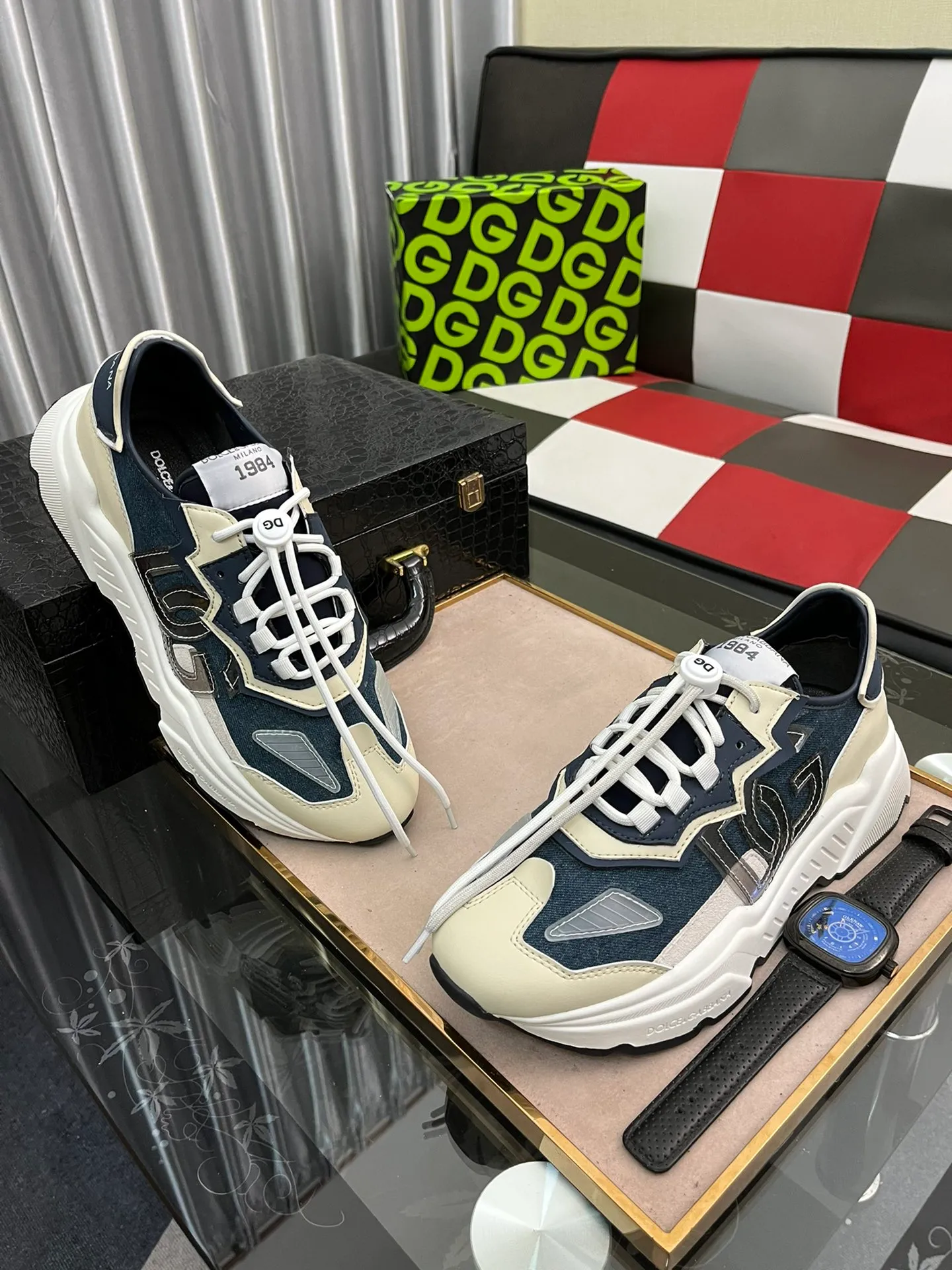 Factory price 480⌚️⌚️DG high-end boutique men's casual sports shoes! Imported original cowhide, shoe body metal loug decoration, imported original hardware, exquisite luxury, super A level! Compared with the genuine product at the counter, the version is no worse at all! Size:38-44